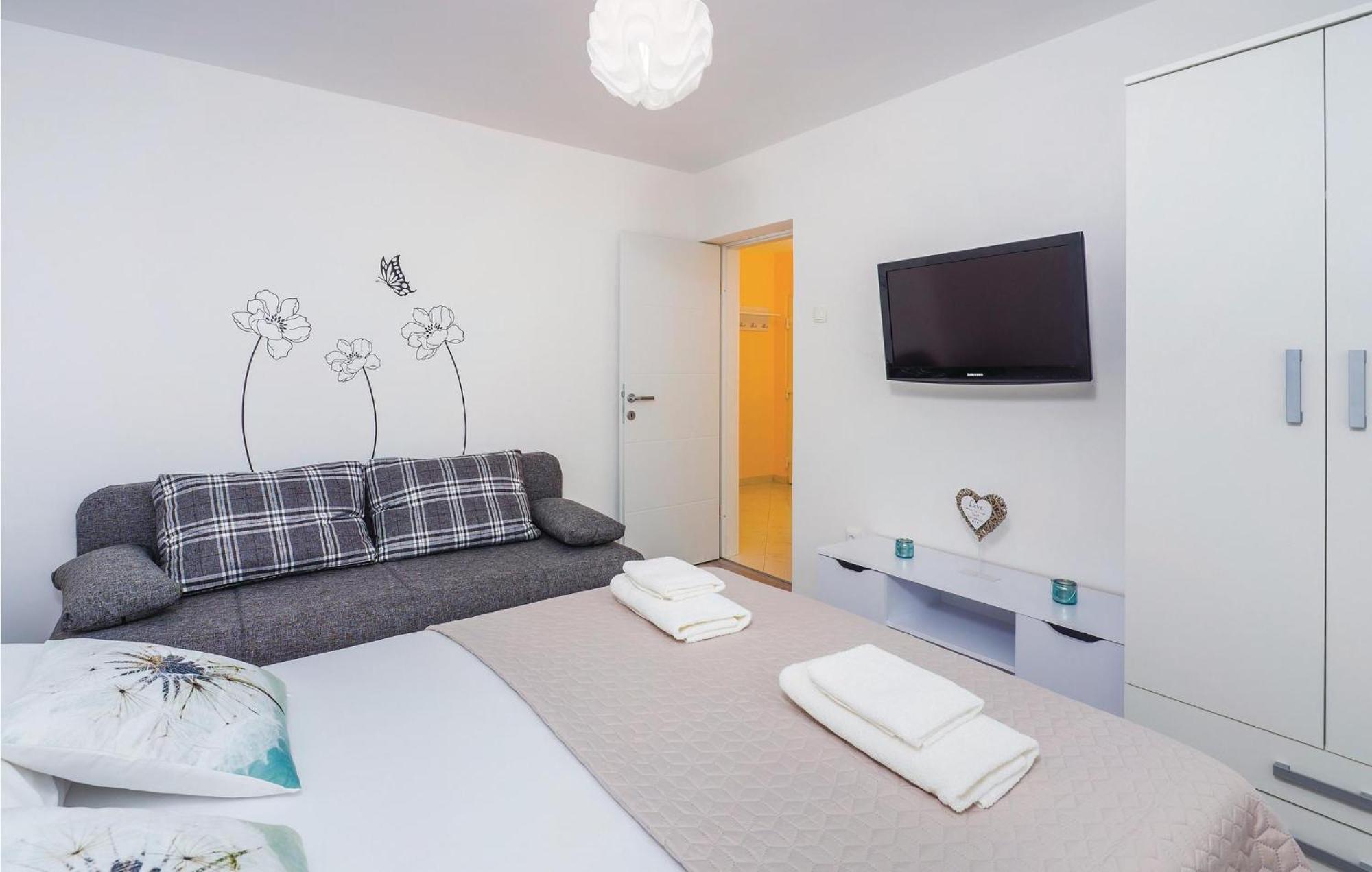 1 Bedroom Gorgeous Apartment In Opatija Luaran gambar