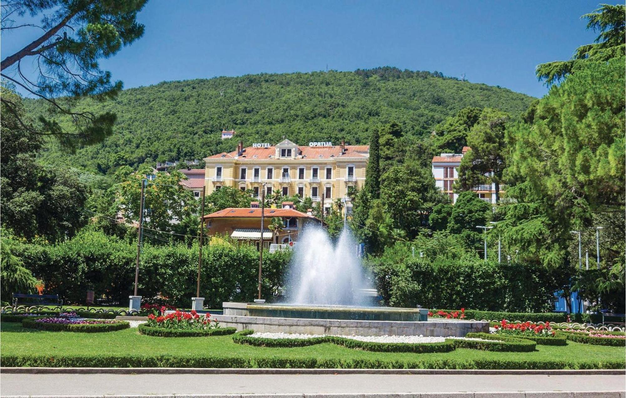1 Bedroom Gorgeous Apartment In Opatija Luaran gambar